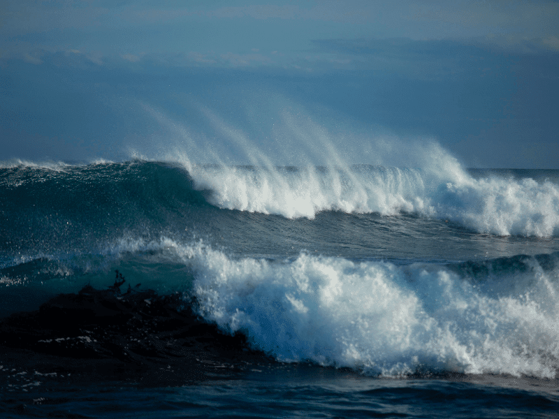 blue ocean crashing waves